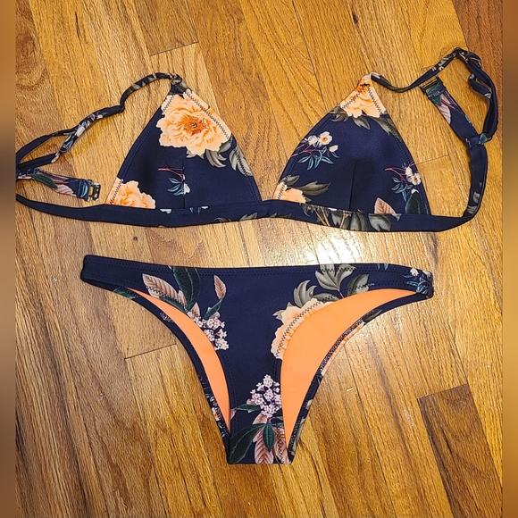 TRIANGL Bikini - Picture 2 of 5